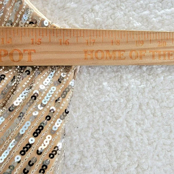 MAC DUGGAL Sleeveless Diagonal Sequined V-Neck Gown Women's 10 Nude Silver - Picture 4 of 15